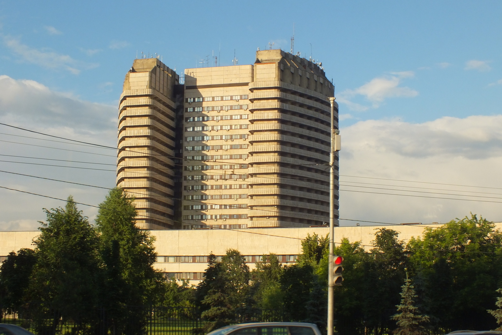 Болеют даже мужчины. Профессор Петровский рассказал о раке груди и методиках его лечения