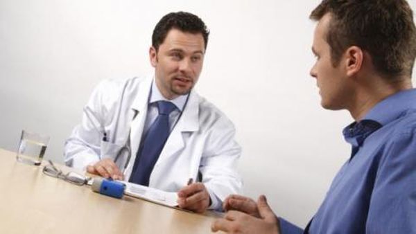 От чего лопаются капилляры в глазах?