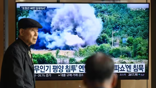 Почему Северная Корея взрывает дороги и железные дороги на юге?