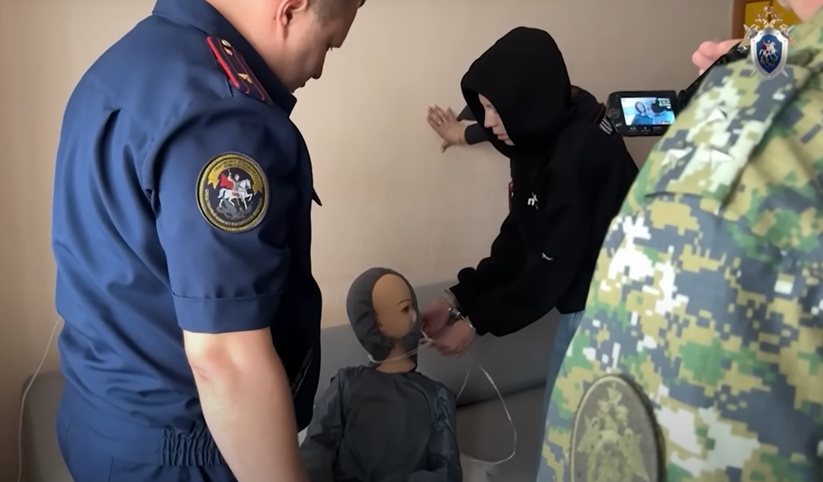 Маленький Лев уже почти уснул, как вдруг к нему подошла мама. Он не знал, насколько она может быть жестока