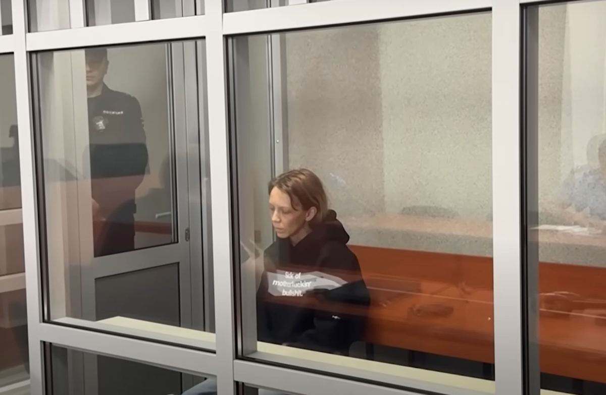 Маленький Лев уже почти уснул, как вдруг к нему подошла мама. Он не знал, насколько она может быть жестока