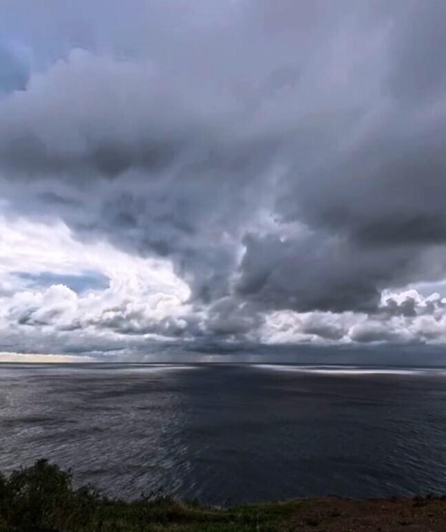 И почернело Черное море... Тот самый случай, когда в море теплее, чем на суше