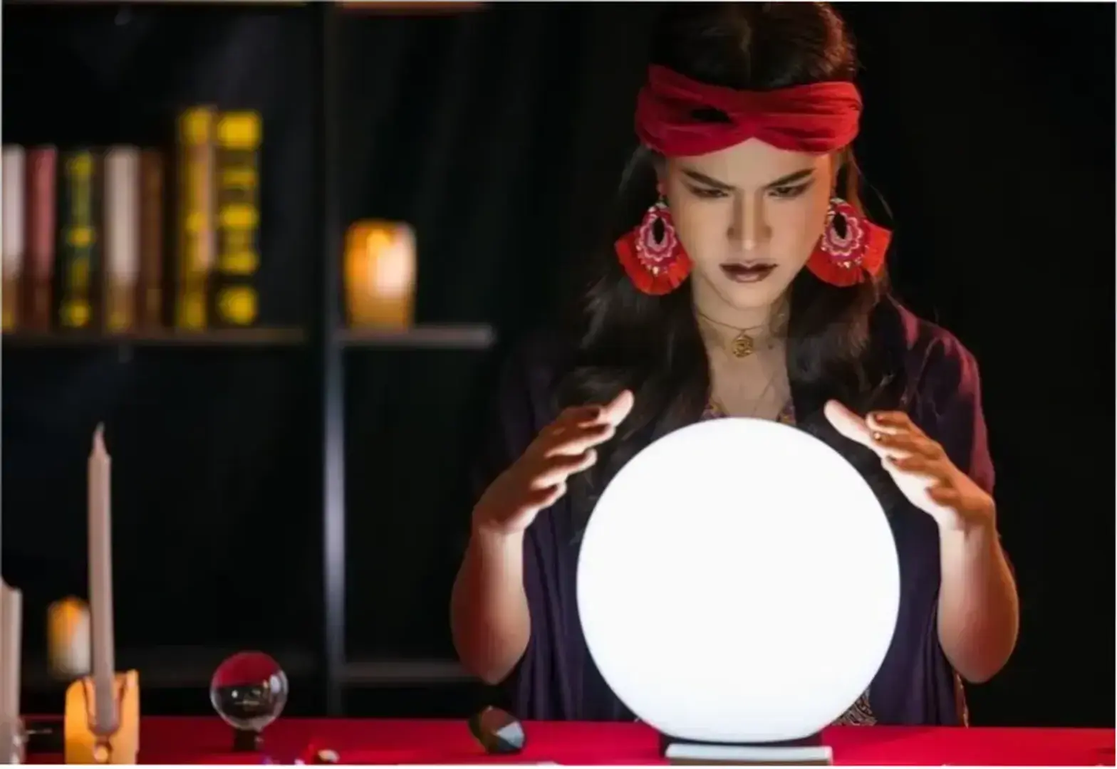 Экстрасенсы и медиумы