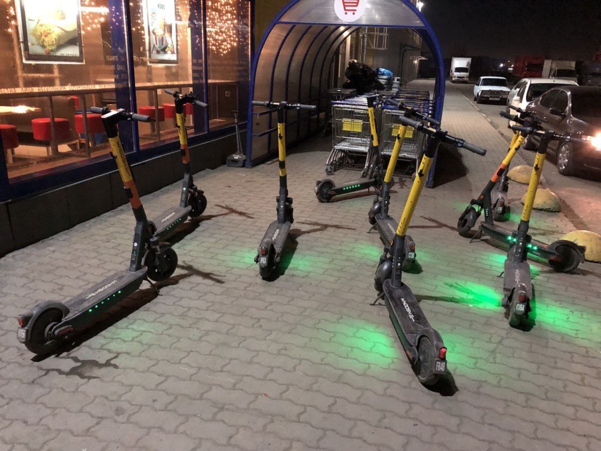 Депутаты предложили установить минимальный возраст в 16 лет для управления электросамокатами.