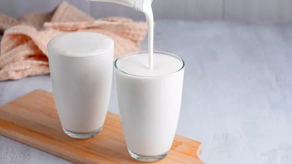 Кефир и ряженка не подходят для всех. Кто должен избегать их и почему?