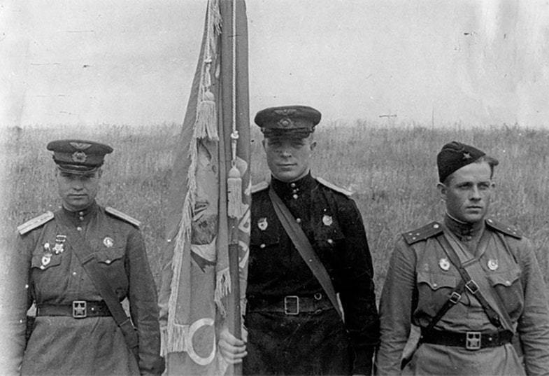 От советского лётчика до вождя индейцев. Невероятный карьерный рост Ивана Даценко.