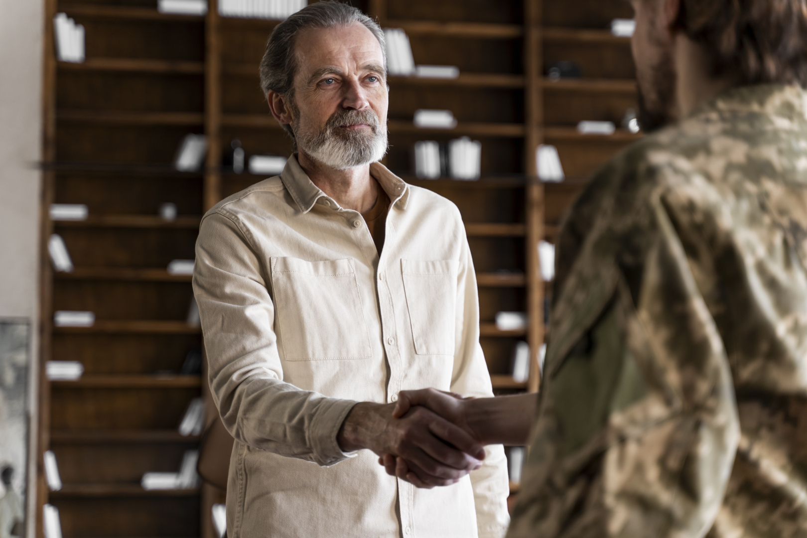 Пришлось закапываться в норы. Военный ВСУ решил рассказать, как попал в плен в Курской области из-за заклинившего автомата