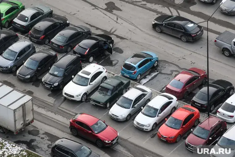 Минстрой сокращает количество парковок около домов