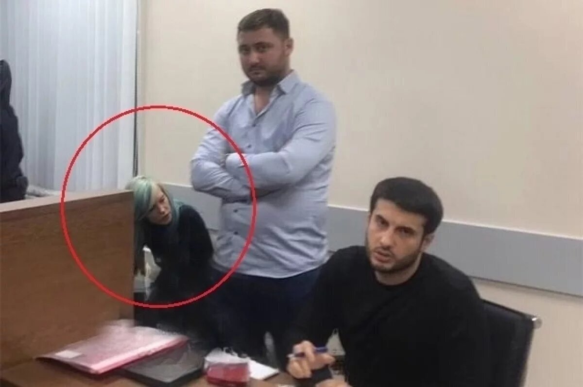 «Мне нужно спрятаться, раствориться». В аэропорту Москвы задержали певицу Глюкозу.