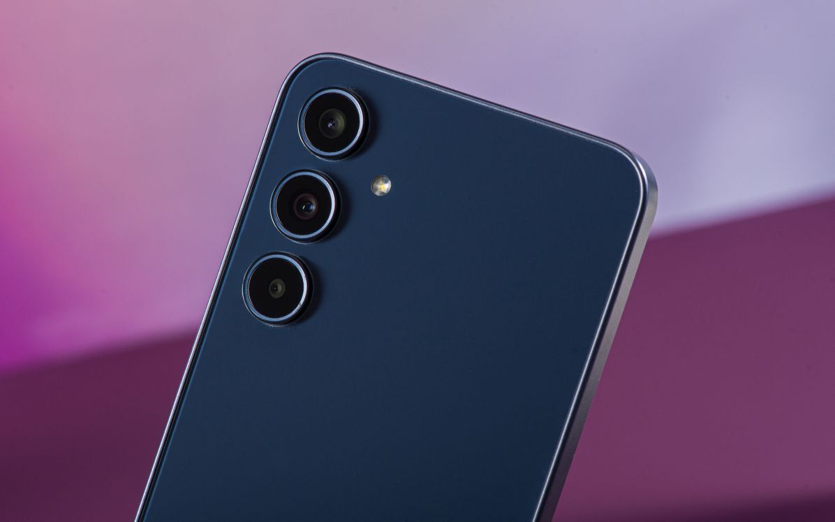 Новый уровень доступности: Обзор Samsung Galaxy A35 5G – мощный середнячок в темно-синем исполнении