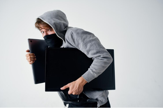 Кликбейт обернулся расходами. Москвич через суд купил три MacBook Pro за 1107 рублей