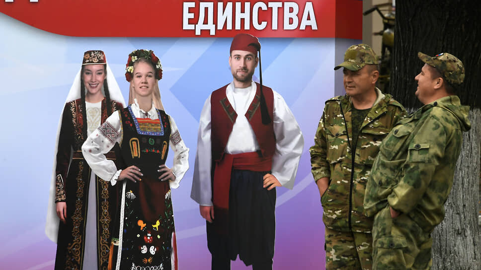 Российские партии отметят ноябрьские праздники с учетом СВО