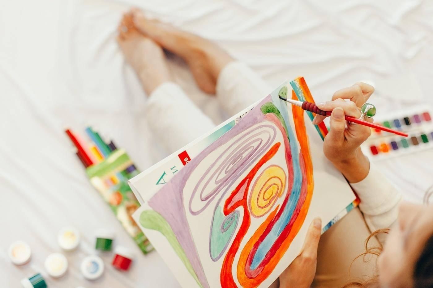 Арт-терапия: как творчество может помочь в решении психологических проблем