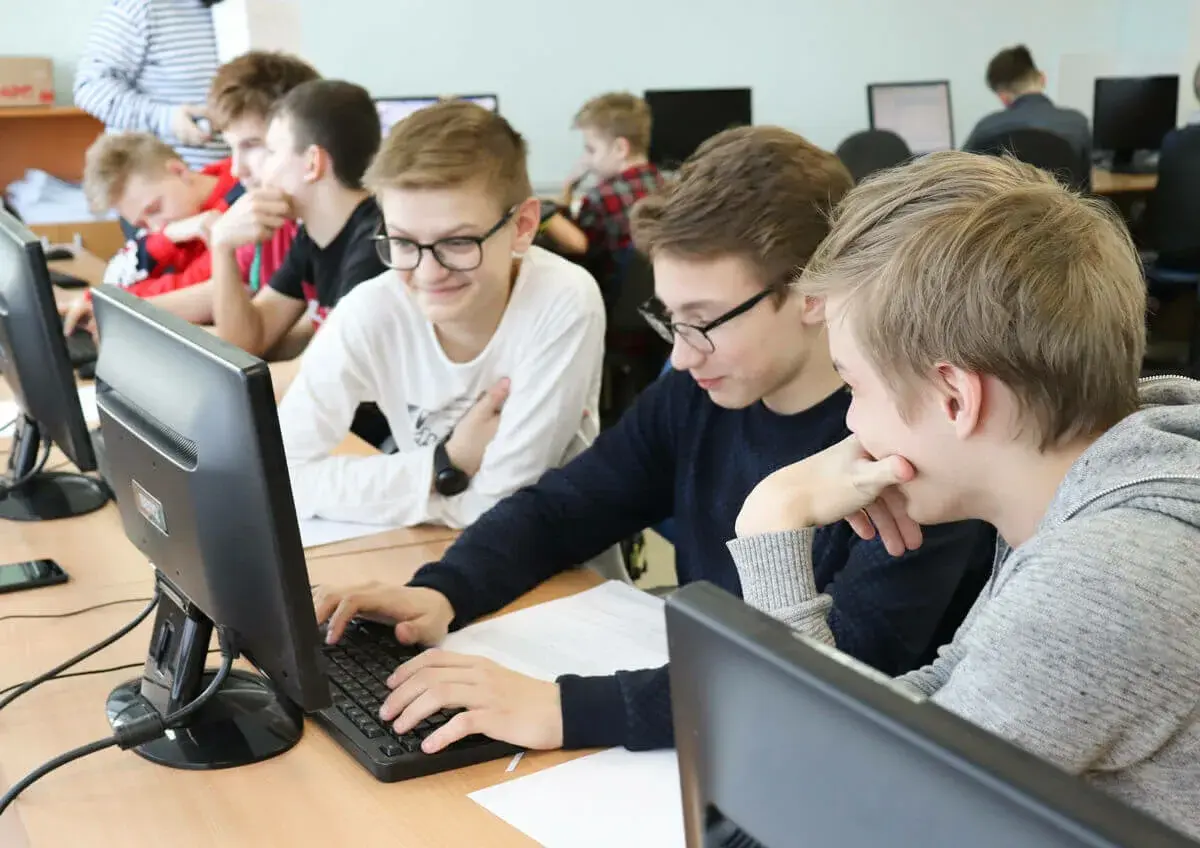 ⚡🔴 Современное образование: Какие навыки будут востребованы через 10 лет?