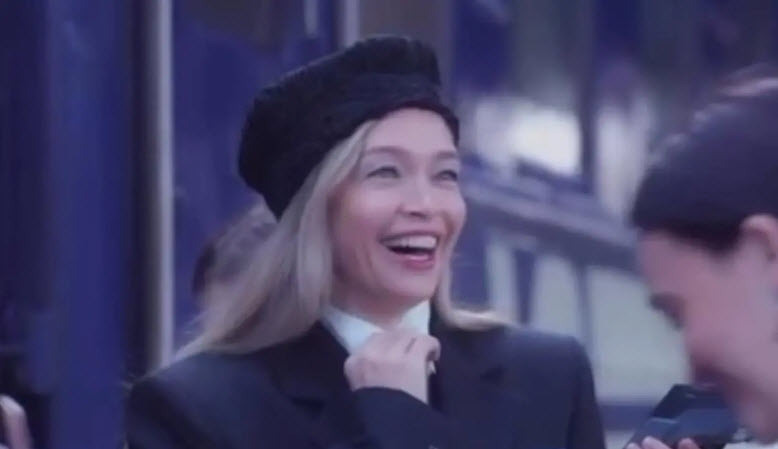 Не поверишь! Певица Вера Брежнева, оказывается, теперь в поездах работает! Говорят, что она стала проводницей, с тех пор как лишилась доходов.