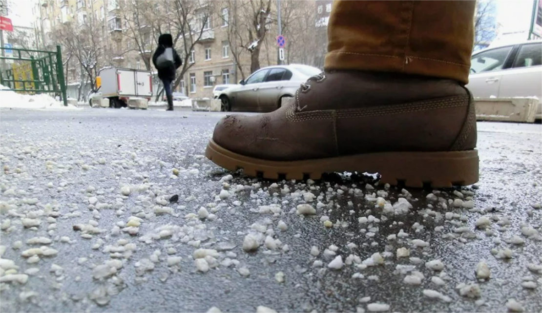 Соль и химия на дорогах - это боль для жителей городов! Почему городские службы отказываются использовать песок и гранитную крошку?