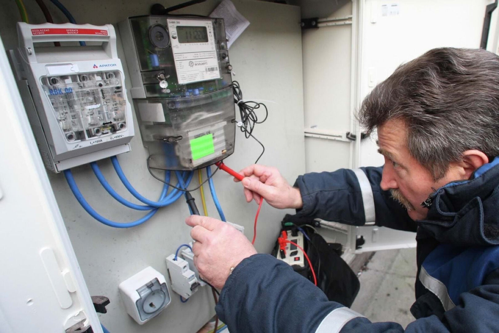 Верховный суд: если собственник квартиры пропустил срок поверки счетчика, но тот был исправен, то начислять ЖКУ по нормативу нельзя