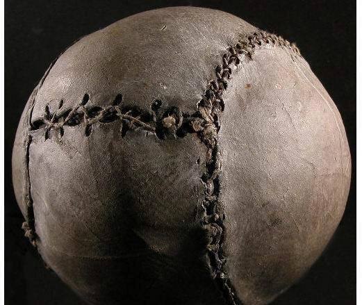 Футбольный мяч Марии Стюарт. XVI век.