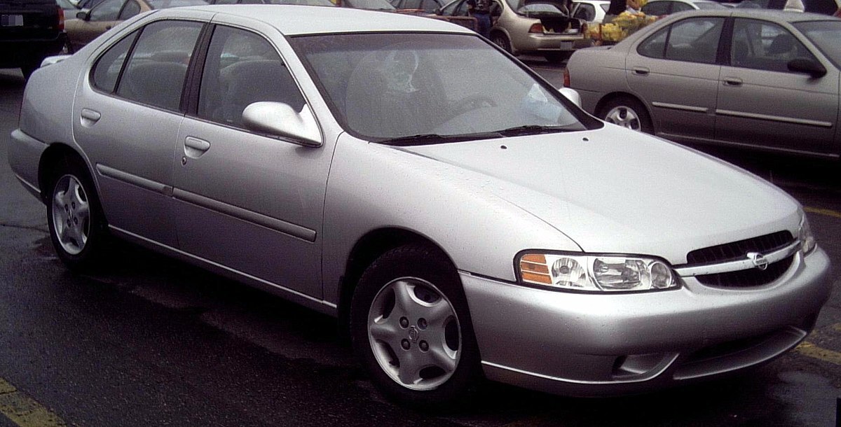 Популярные автомобили 2000-х годов: Обзор и цены.