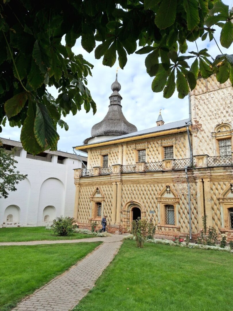 Прогулка внутри стен Ростовского кремля