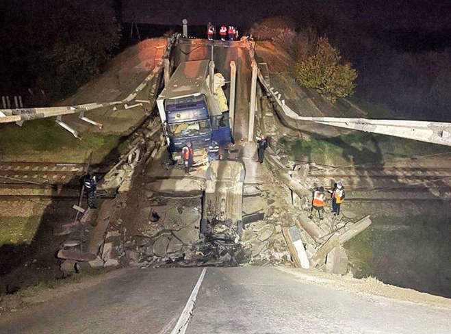 Ужас! Новости о разрушенном мосту в Крыму. Боже мой, что же там случилось?