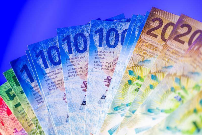 Парадокс Швейцарии в том, что активное печатание швейцарских франков не приводит к ожидаемому росту инфляции