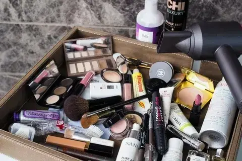 9 вещей, которые не желательны в косметичке