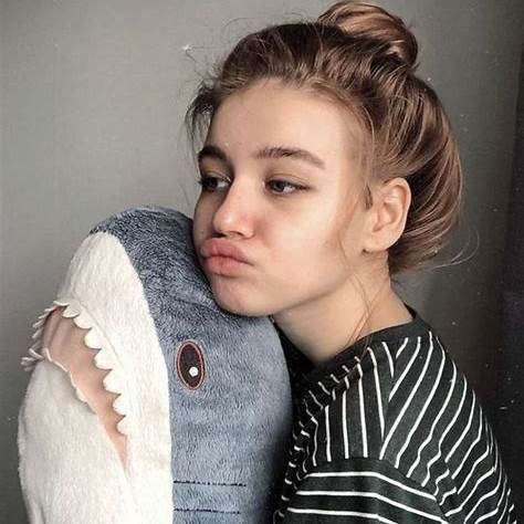 Фанатка Александра "s1mple" Костылева встретила его спустя 10 лет