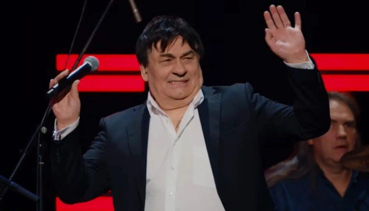 Представляешь, что творилось на шоу? Серов так ужасно себя повёл, просто кошмар! Никогда такого скандала в России не было.