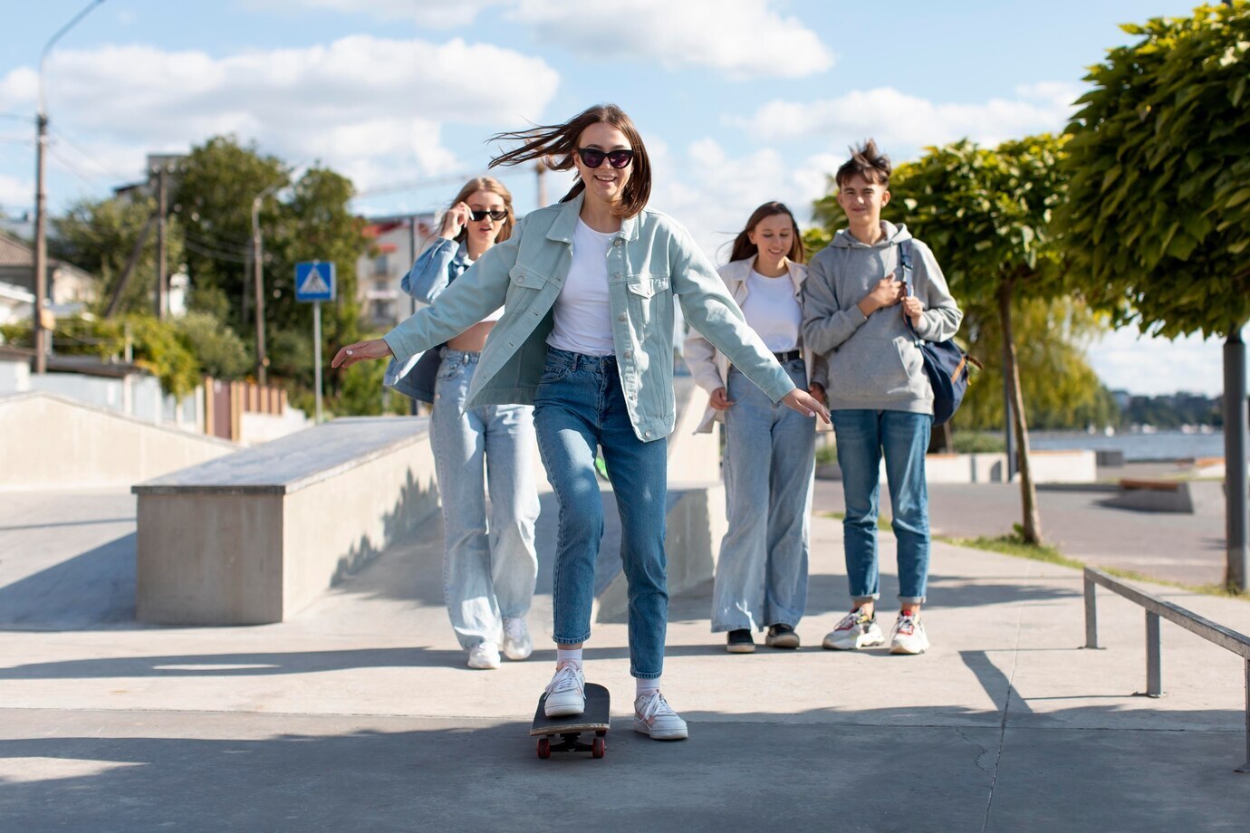 «Ведьмин ералаш»: Депутат из Госдумы Виталий Милонов объявляет войну московской школе матерных сексуальных слов для женщин.