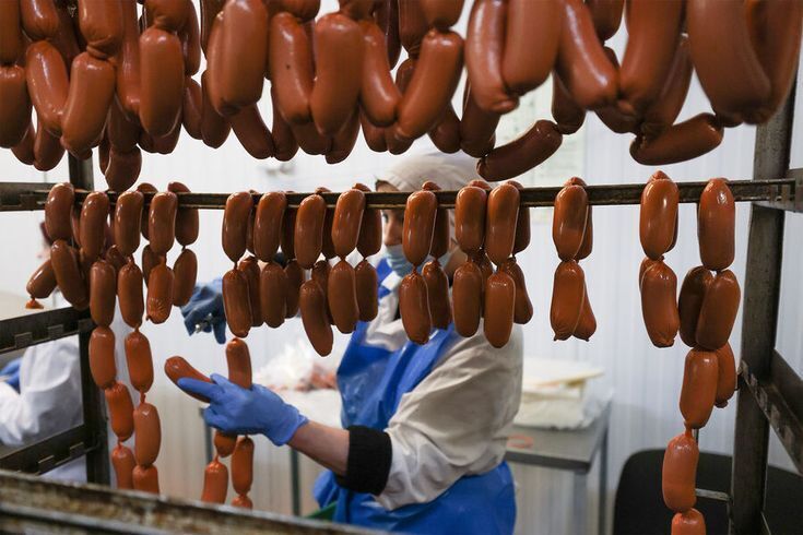 Внимательно читаем состав! Почти во всех популярных сосисках нашли смертельно опасный для здоровья «мясной клей»