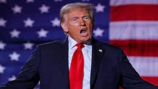 Дональд Трамп добивается от стран БРИКС обязательств по использованию доллара США