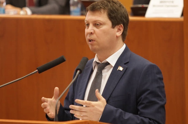 В Госдуме обвинили Мигрантов в воздействии на курс доллара.