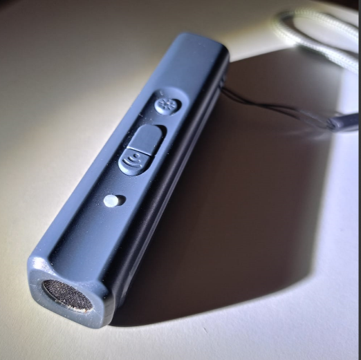 Прибор для отпугивания собак с ультрафиолетом.