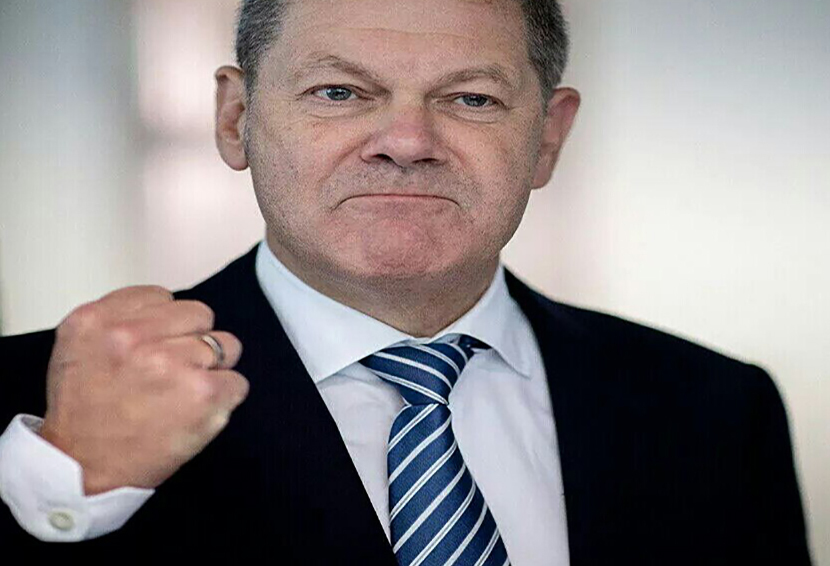 У Шольца крыша покосилась и вот-вот рухнет.