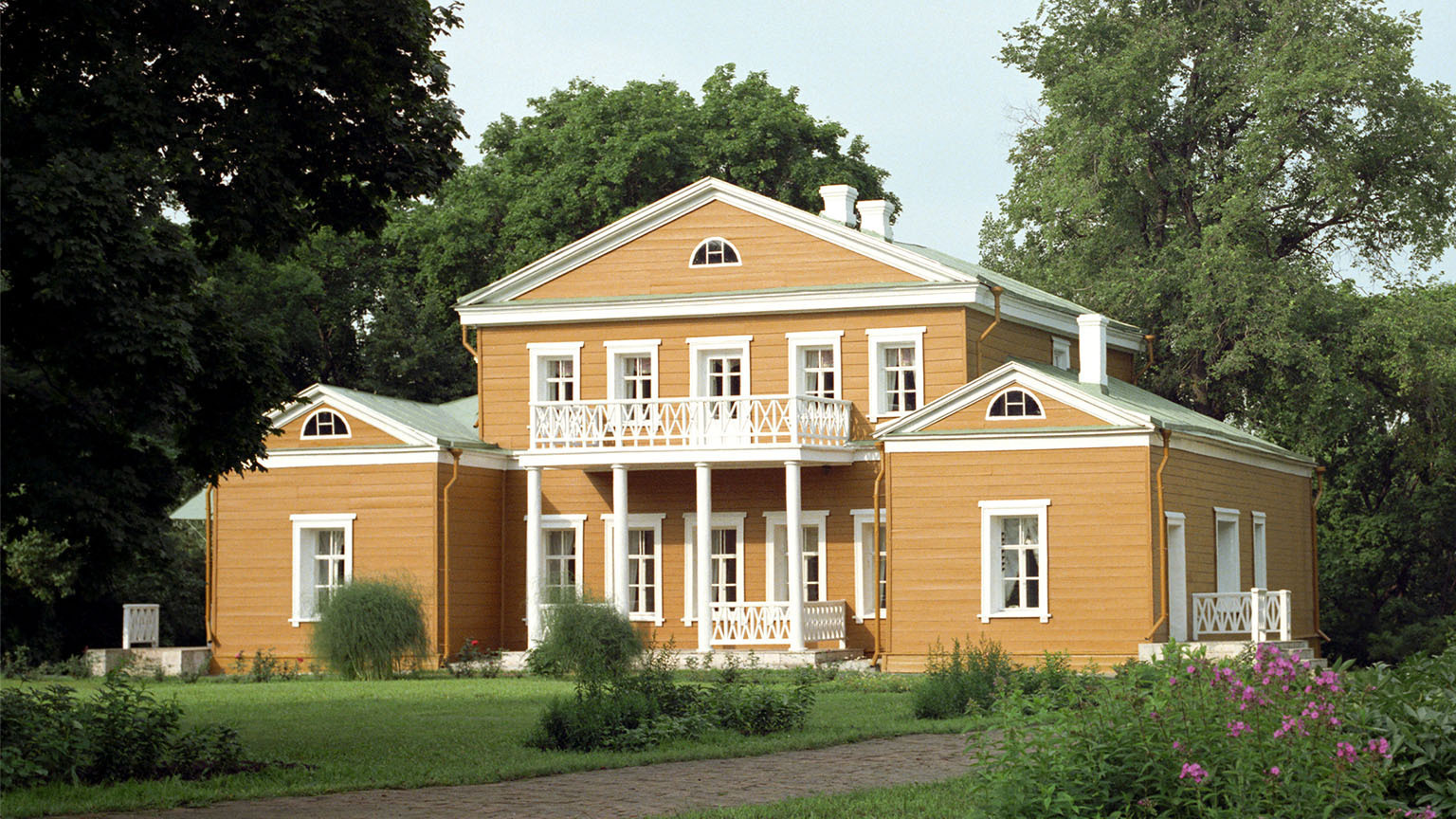 Россияне выбирают рисунок 1000-рублевой банкноты. А вы уже сделали свой выбор?