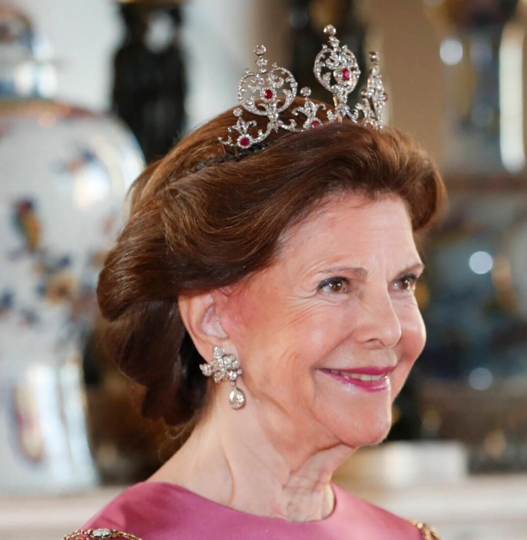 20 ослепительных тиар с рубинами и гранатами, которые покорят ваше сердце