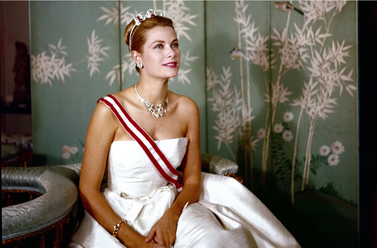 20 ослепительных тиар с рубинами и гранатами, которые покорят ваше сердце