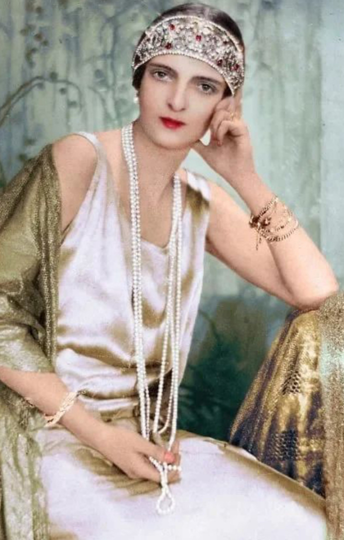 20 ослепительных тиар с рубинами и гранатами, которые покорят ваше сердце