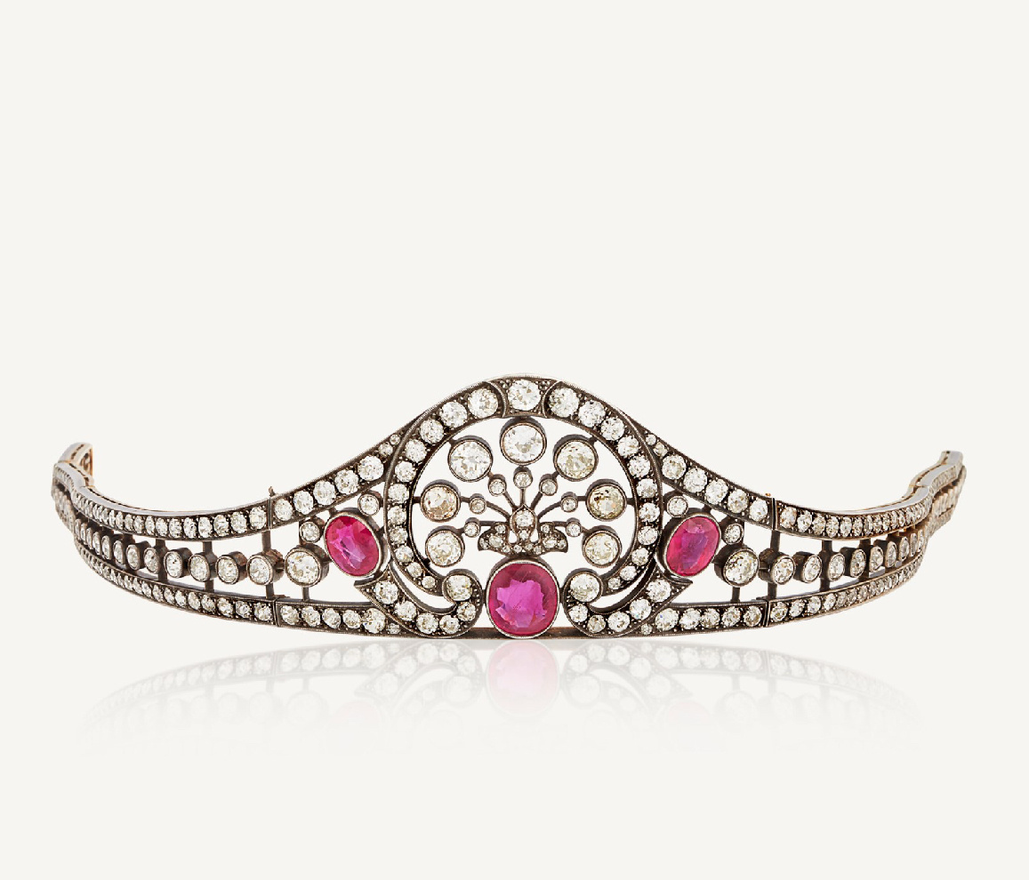 20 ослепительных тиар с рубинами и гранатами, которые покорят ваше сердце