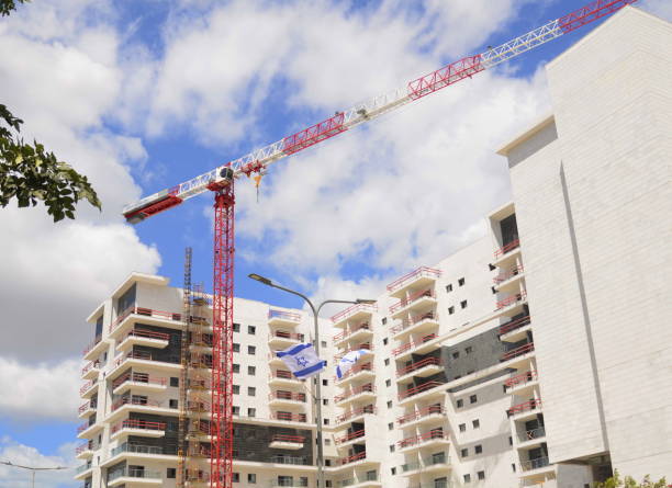 Обеспечить квартирами всех желающих созданием кооперативов с господдержкой, предлагает Минстрой