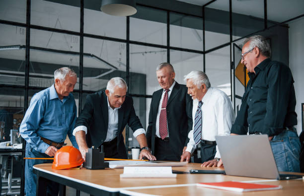 Как решить проблему трудоустройства пожилых и каковы перспективы их востребованности на рынке труда?