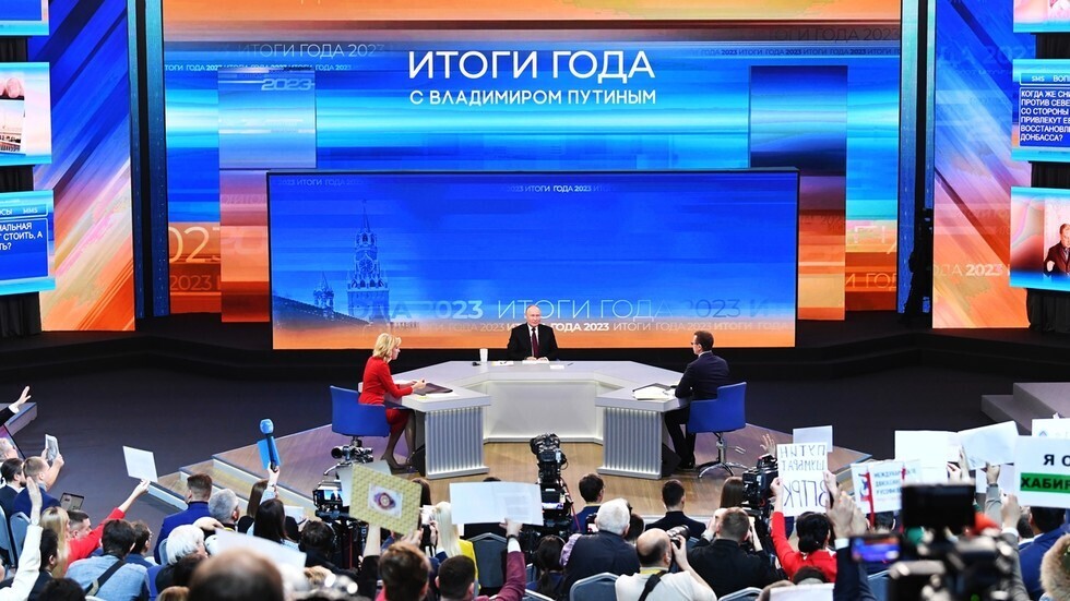 Кто из Вас намерен или уже совершил написать смс, видеообращение, позвонить В.В. Путину по итогу 2024 года?