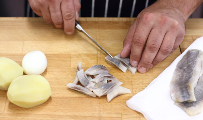 Салат из селедки с яйцом и майонезом