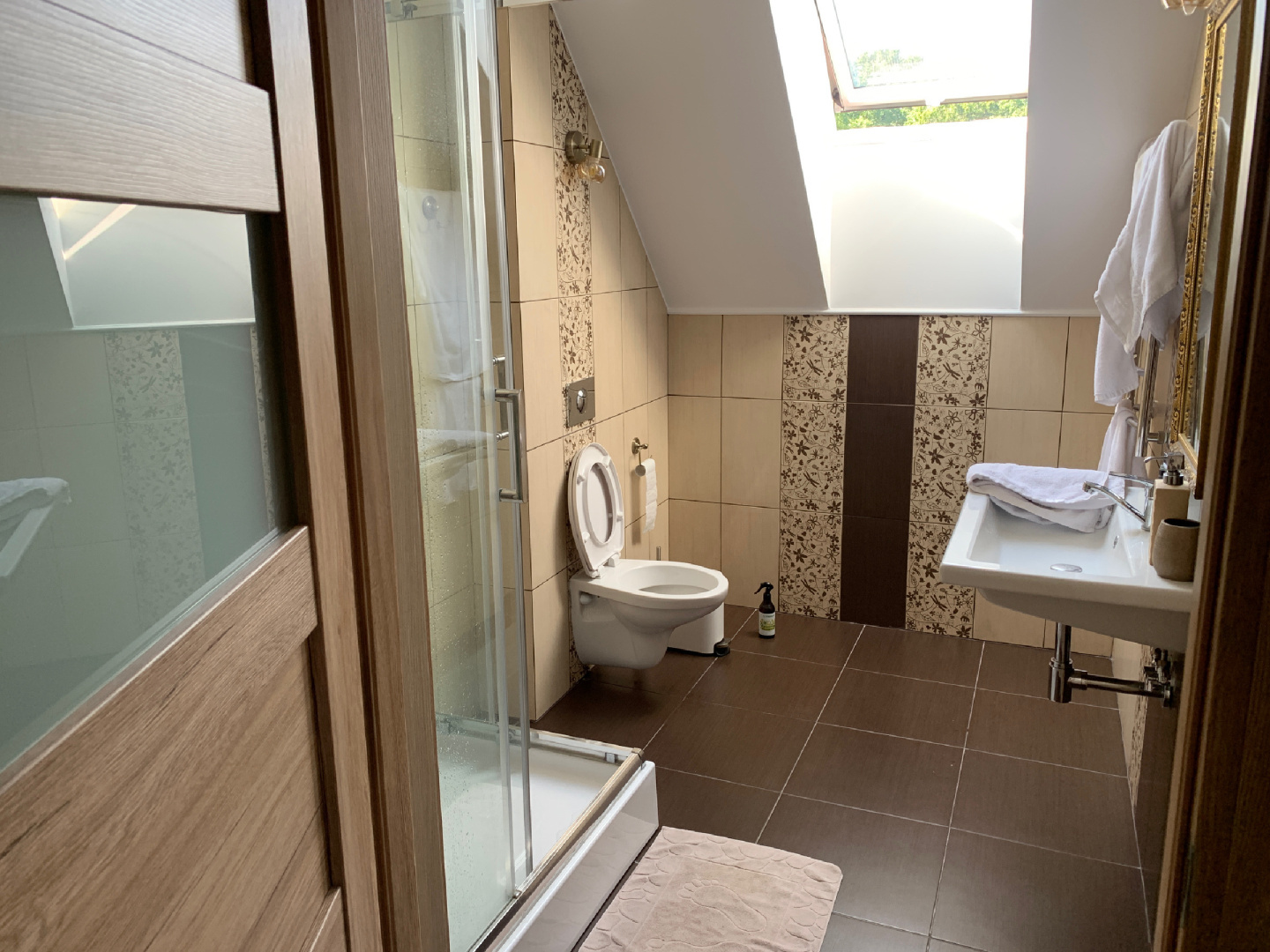 Отзыв о гостинице «Бэсэдер» в Калининграде - близко к центру, огромная кровать и SPA-зона