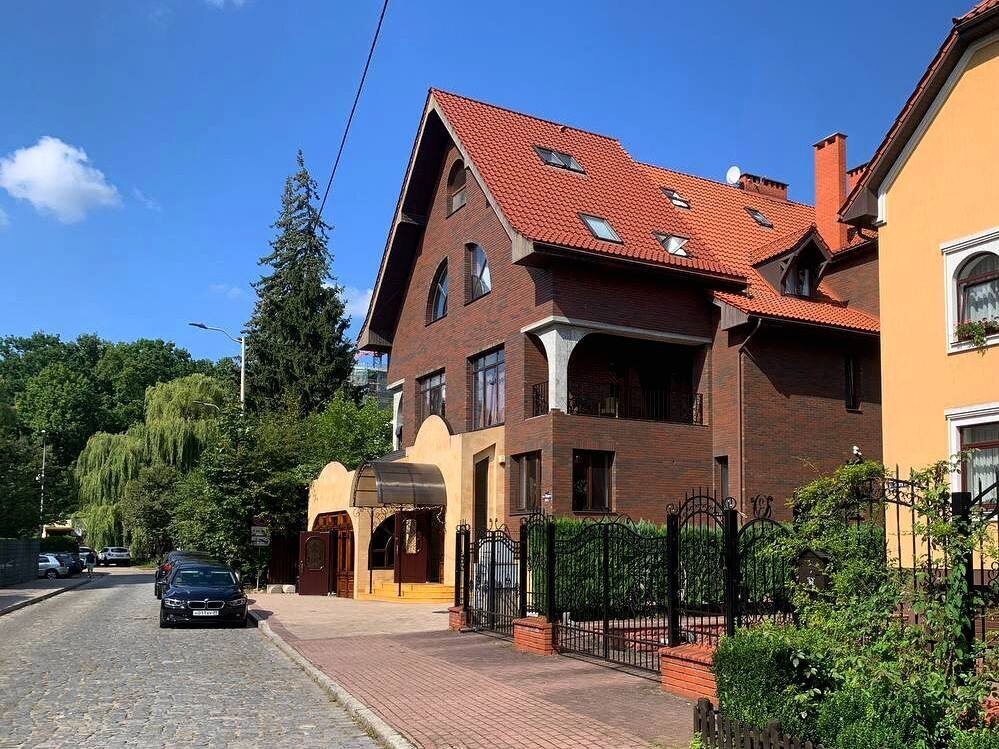 Отзыв о гостинице «Бэсэдер» в Калининграде - близко к центру, огромная кровать и SPA-зона