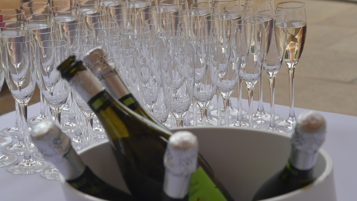 Алкоголь на Новогоднем столе: советы диетолога