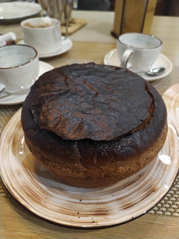 Вкуснейшие хинкали, самый вкусный хачапури, наверное вкуснейший на побережье) Если будете в Сочи, а точнее на Имеретинском курорте, посетите La Luna)