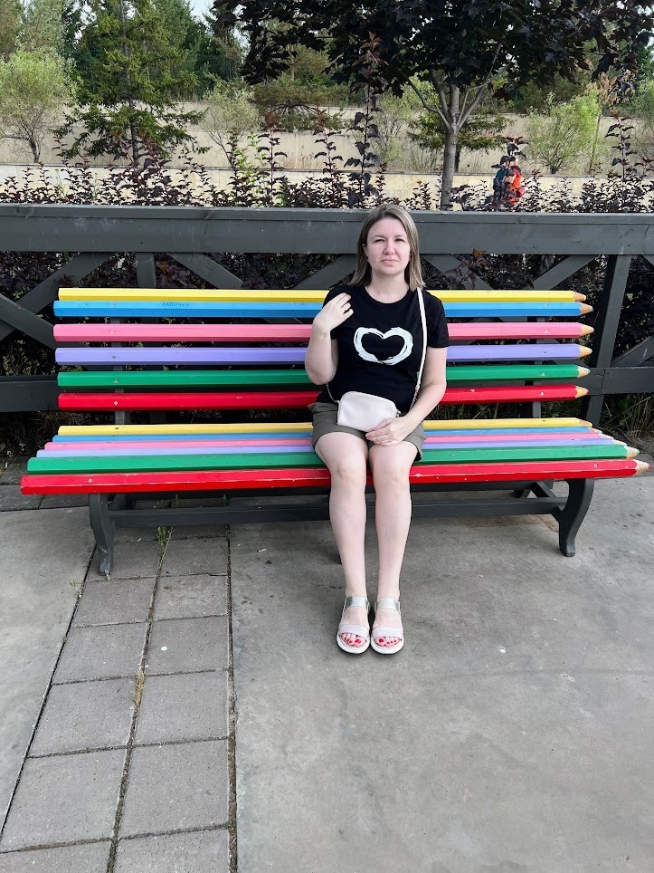 Кремлёвская набережная в Казани! Локация с множеством лавочек и скамеек)) Хорошее место для прогулок, занятий спортом)