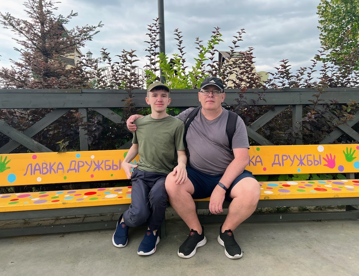 Кремлёвская набережная в Казани! Локация с множеством лавочек и скамеек)) Хорошее место для прогулок, занятий спортом)